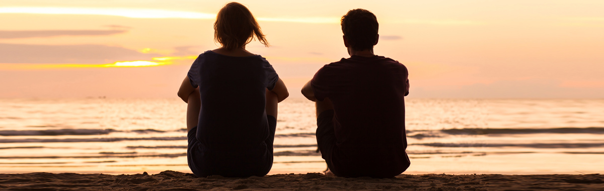 man and woman watch the sunrise on a beach_ how to practice mindfulness