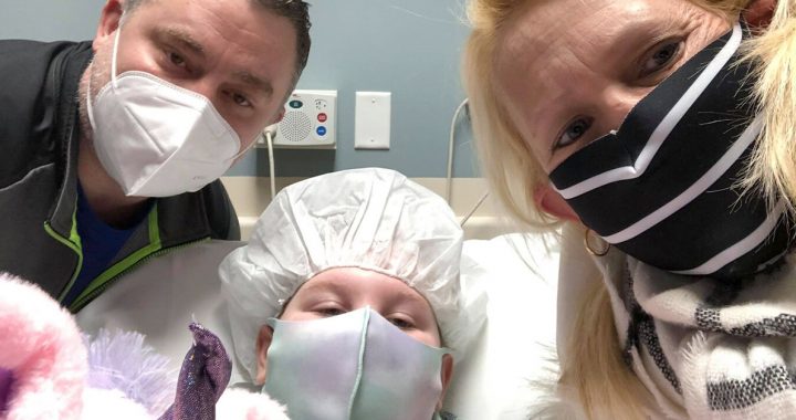 Lana Renollet with her parents just before surgery.