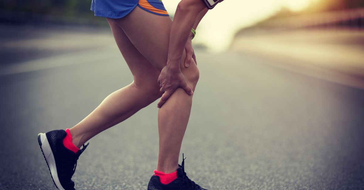 https://blog.mercy.com/wp-content/uploads/2023/11/Preventing-and-treating-knee-pain-in-runners.jpg